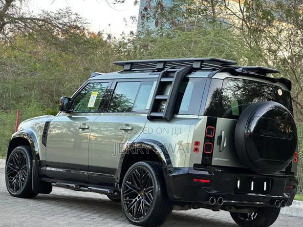 Land Rover Defender 2022 Green
