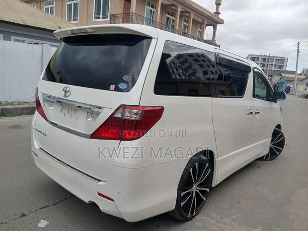 Toyota Alphard 2010 White