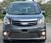 Toyota Noah 2012 Gray for sale
