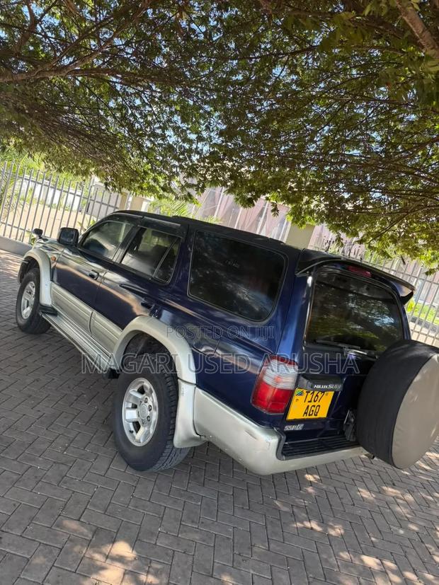 Toyota Hilux Surf 2000 Blue