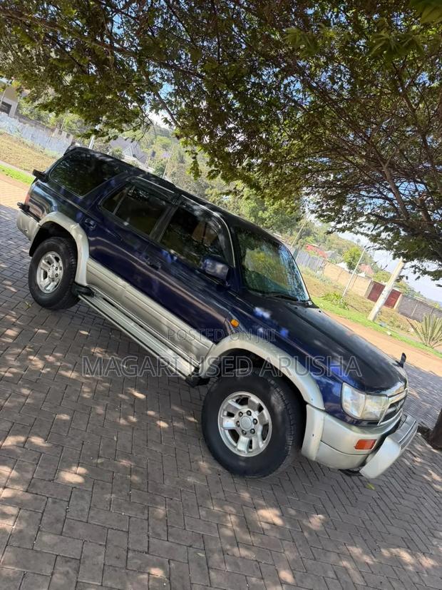 Toyota Hilux Surf 2000 Blue