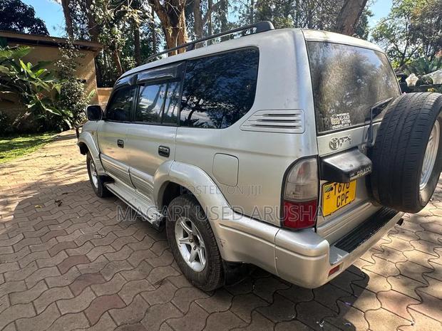 Toyota Land Cruiser Prado 2001 Silver