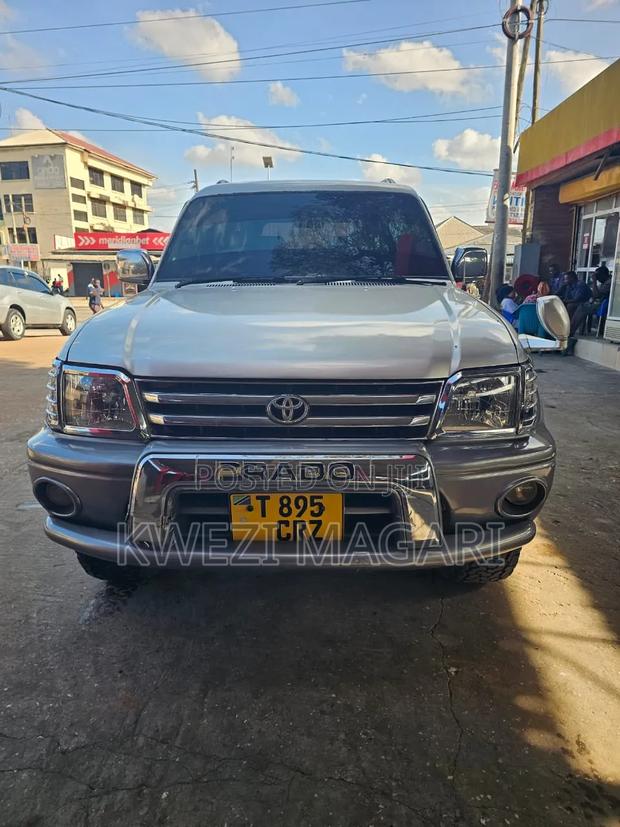 Toyota Land Cruiser Prado 2001 Silver