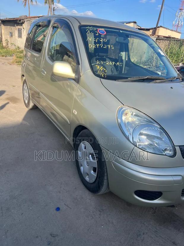 Toyota Fun Cargo 2004