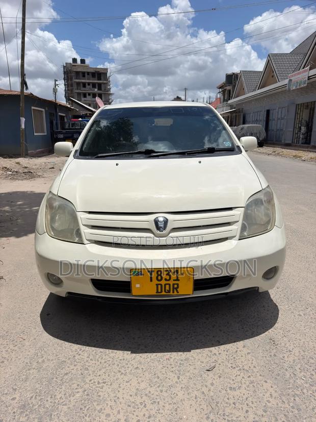 Toyota IST 2004 White