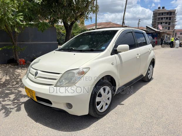 Toyota IST 2004 White