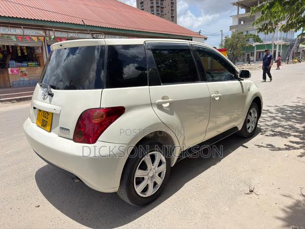 Toyota IST 2004 White