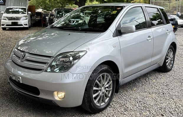 Toyota IST 2002 Silver