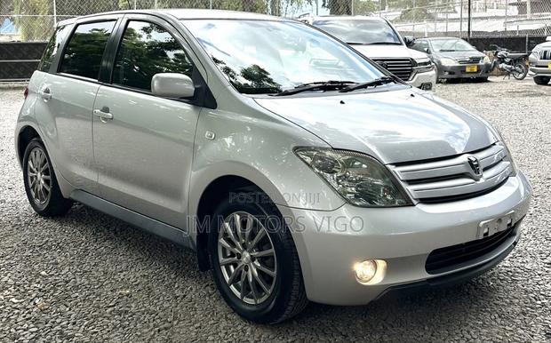 Toyota IST 2002 Silver