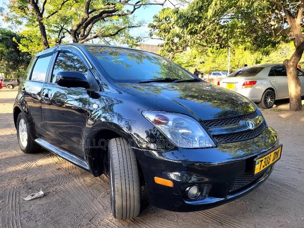 Toyota IST 2005