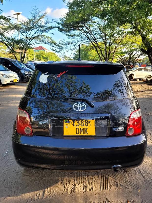Toyota IST 2005