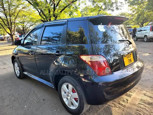 Toyota IST 2005