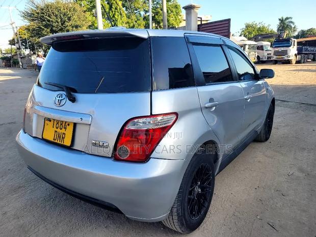 Toyota IST 2006