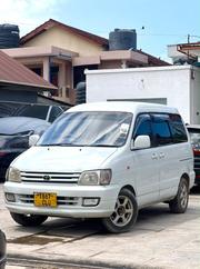Toyota Noah 2001 White for sale