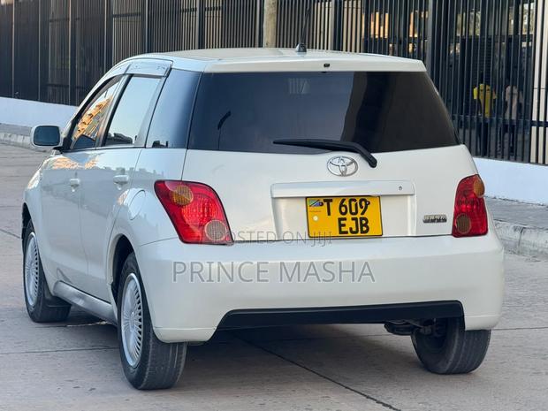 Toyota IST 2003 White