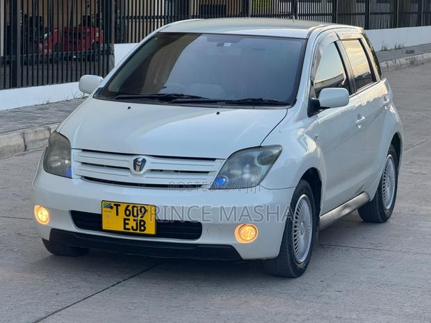 Toyota IST 2003 White