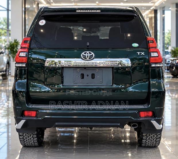 Toyota Land Cruiser Prado 2.8 2017 Green