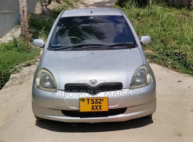 Toyota Vitz 2003 Silver