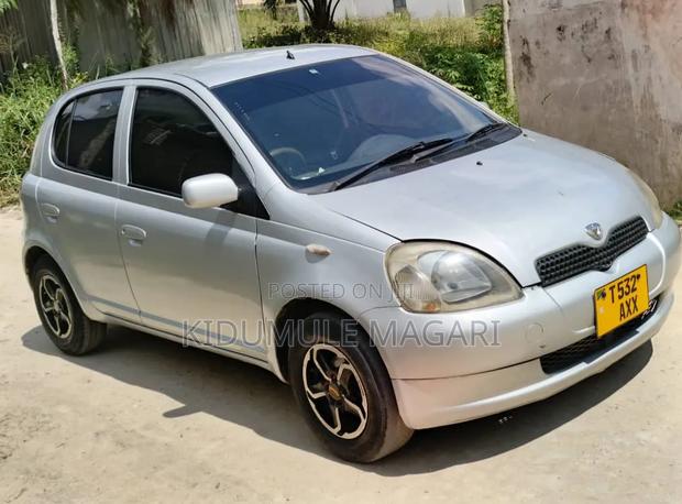 Toyota Vitz 2003 Silver