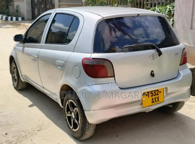Toyota Vitz 2003 Silver