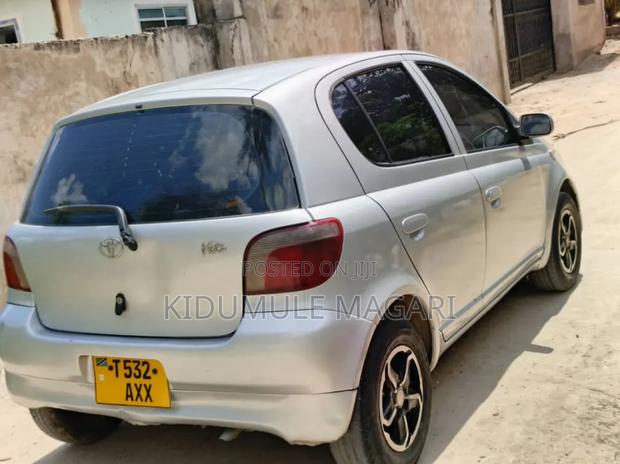 Toyota Vitz 2003 Silver