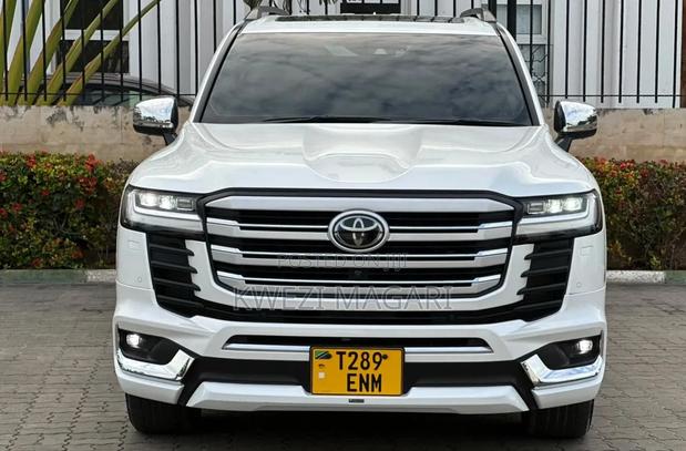 Toyota Land Cruiser 2023 White