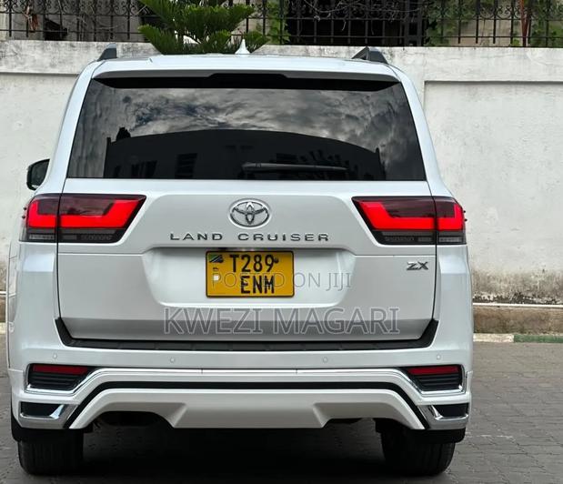 Toyota Land Cruiser 2023 White