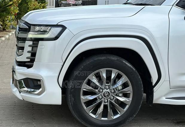 Toyota Land Cruiser 2023 White