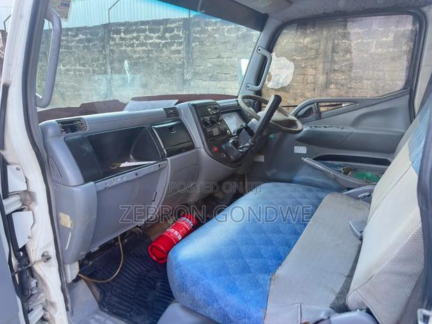 Mitsubishi Canter 2002 White