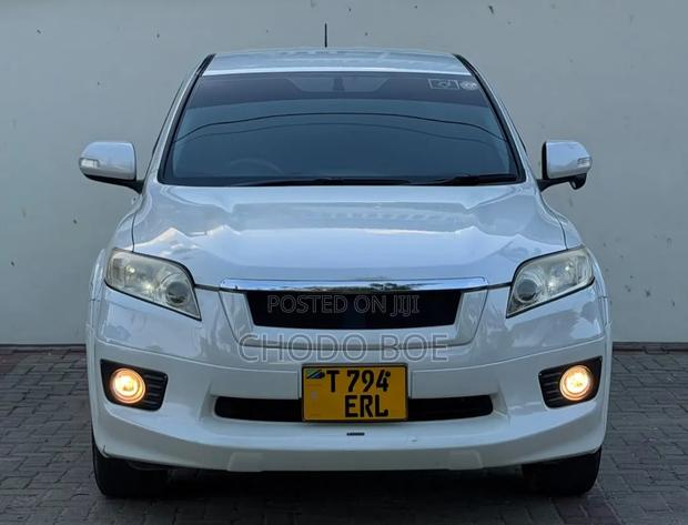 Toyota Vanguard 2011 Pearl