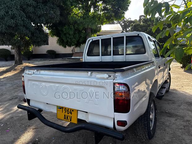 Toyota Hilux 1996 White