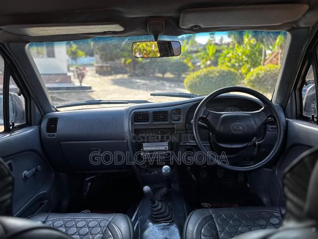 Toyota Hilux 1996 White