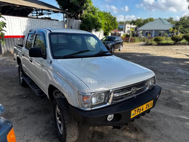Toyota Hilux 1996 White