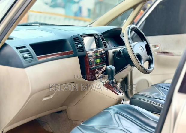 Toyota Corolla Spacio 2005 Gold