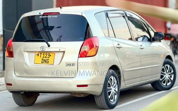 Toyota Corolla Spacio 2005 Gold