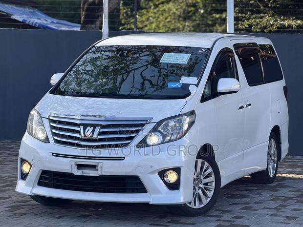 Toyota Alphard 2.4 Petrol FWD 2013 White