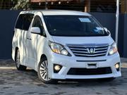 Toyota Alphard 2.4 Petrol FWD 2013 White for sale