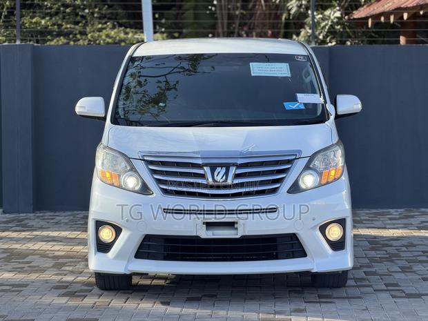 Toyota Alphard 2.4 Petrol FWD 2013 White