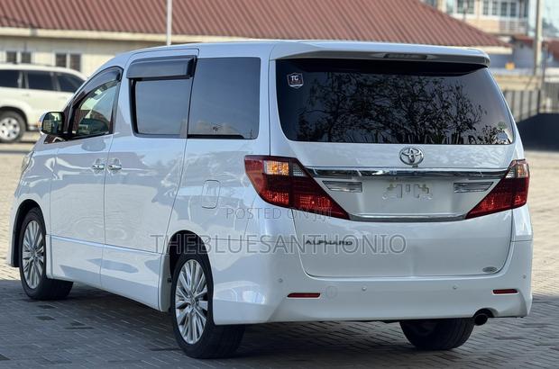 Toyota Alphard 2.4 Petrol AWD 2014 Pearl