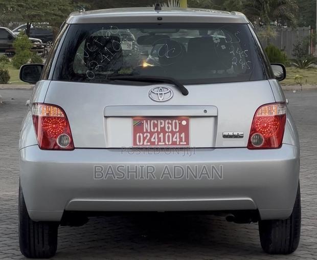 Toyota IST 2005 Silver