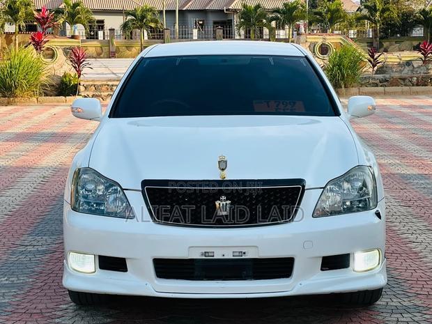 Toyota Crown 2006 White