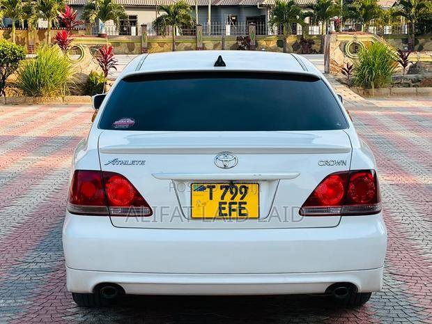 Toyota Crown 2006 White