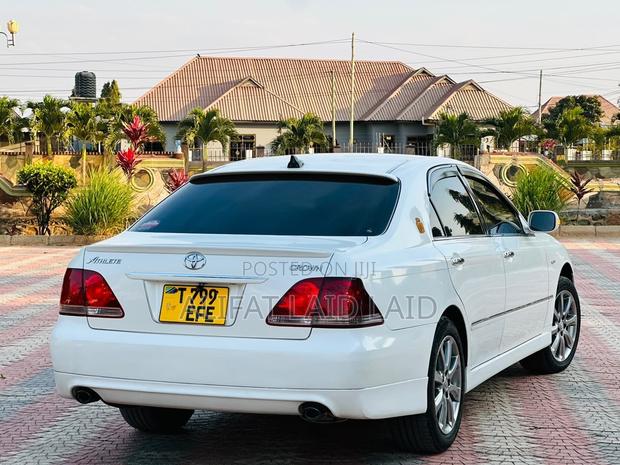 Toyota Crown 2006 White