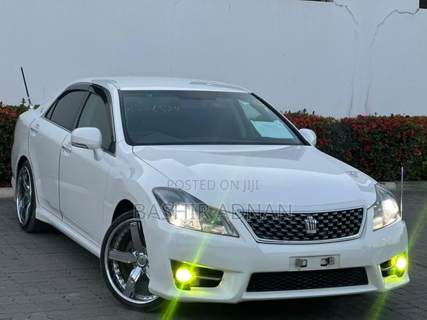 Toyota Crown 2012 White