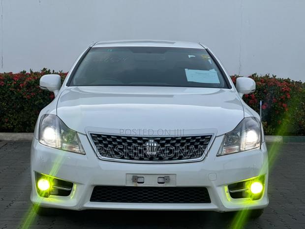 Toyota Crown 2012 White
