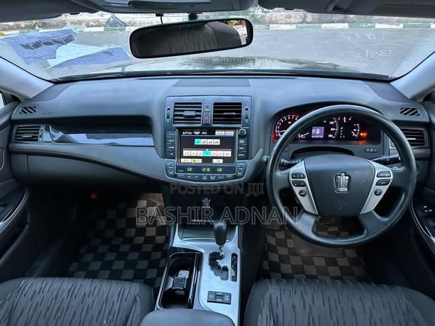 Toyota Crown 2012 Black