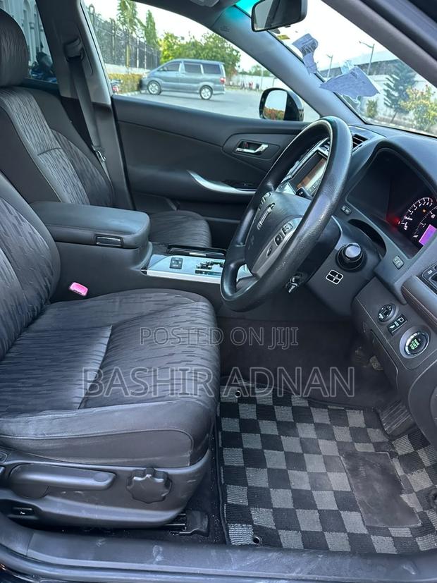 Toyota Crown 2012 Black