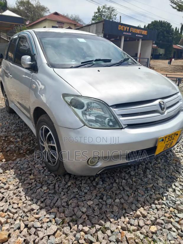 Toyota IST 2003 Silver
