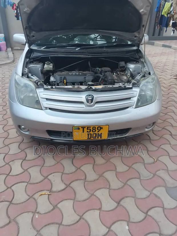 Toyota IST 2005 Silver