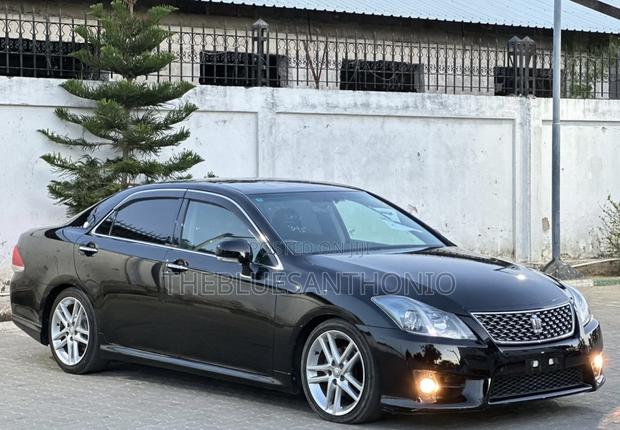 Toyota Crown 2012 Black
